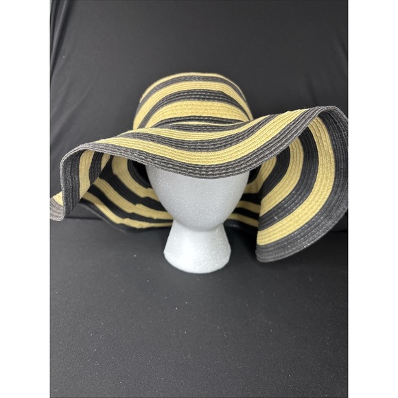 Hattie Carnegie Accessories - J. Crew Women's Floppy Brim Sun Hat – Tan & Black Woven Summer Beach Hat